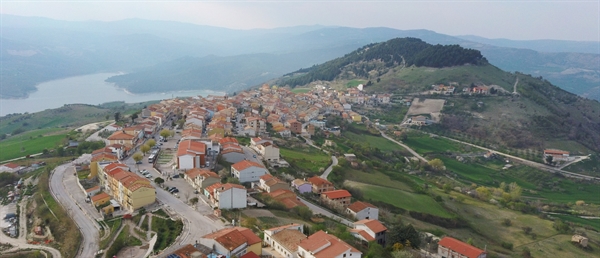 “Vi do un comandamento nuovo…amatevi gli uni gli altri…”